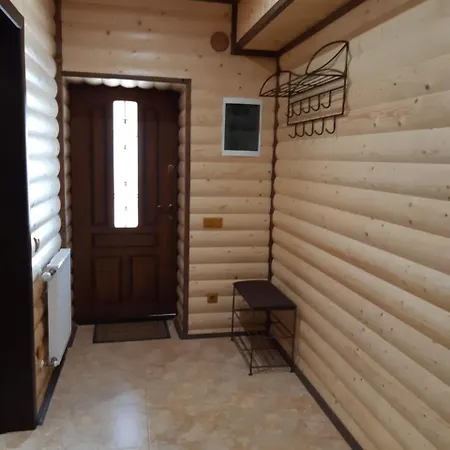 بيت خشبي U Bobra